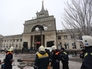 Сотрудники МЧС у здания железнодорожного вокзала в Волгограде, где произошел теракт Сотрудники МЧС у здания железнодорожного вокзала в Волгограде, где произошел теракт