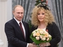 Президент России Владимир Путин награждает орденом "За заслуги перед Отечеством" IV степени певицу Аллу Пугачеву Президент России Владимир Путин награждает орденом "За заслуги перед Отечеством" IV степени певицу Аллу Пугачеву