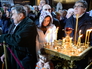 Верующие перед началом Рождественского богослужения в храме Христа Спасителя в Москве Верующие перед началом Рождественского богослужения в храме Христа Спасителя в Москве