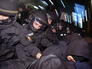Полиция по время беспорядков в Германии Полиция по время беспорядков в Германии