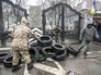 Бойцы батальона "Айдар" у здания Минобороны Украины Бойцы батальона "Айдар" у здания Минобороны Украины