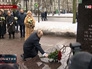 Владимир Путин возлагает цветы к памятнику Анатолия Собчака Владимир Путин возлагает цветы к памятнику Анатолия Собчака