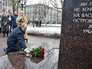 Владимир Путин возлагает цветы к памятнику Анатолия Собчака Владимир Путин возлагает цветы к памятнику Анатолия Собчака
