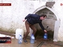 Набирает воду из источника в Дербенте Набирает воду из источника в Дербенте