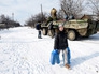Жительница, получившая гуманитарную помощь от народных ополченцев ЛНР Жительница, получившая гуманитарную помощь от народных ополченцев ЛНР