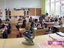 Школьники на уроке в классе Школьники на уроке в классе