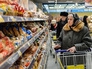 Посетители в супермаркете Посетители в супермаркете