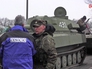 Представители ОБСЕ и военные народного ополчения ДНР Представители ОБСЕ и военные народного ополчения ДНР