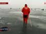 Спасатели МЧС Санкт-Питербурга проверяют прочность льда Спасатели МЧС Санкт-Питербурга проверяют прочность льда