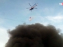 Пожарный вертолет на месте возгорания Пожарный вертолет на месте возгорания