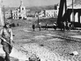 Сапёр разминирует улицу Советскую в освобождённом города Смоленска Сапёр разминирует улицу Советскую в освобождённом города Смоленска