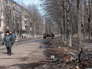 Жители Дебальцево на одной из улиц города Жители Дебальцево на одной из улиц города
