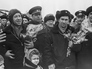 Экипаж корабля "Восход-2", Герои Советского Союза, летчики-космонавты Алексей Леонов (слева) и Павел Беляев (второй справа). Встреча в аэропорту города Перми. Экипаж корабля "Восход-2", Герои Советского Союза, летчики-космонавты Алексей Леонов (слева) и Павел Беляев (второй справа). Встреча в аэропорту города Перми.