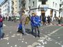 Протестующий, обернутый во флаг Евросоюза, во Франкфурте-на-Майне Протестующий, обернутый во флаг Евросоюза, во Франкфурте-на-Майне