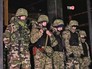 Оцепление у входа в "Укрнафту" Оцепление у входа в "Укрнафту"