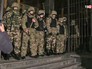 Оцепление у входа в "Укрнафту" Оцепление у входа в "Укрнафту"