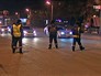 Инспекторы ДПС досматривают автомобили Инспекторы ДПС досматривают автомобили