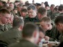 Президент Украины Пётр Порошенко и военнослужащие украинской армии Президент Украины Пётр Порошенко и военнослужащие украинской армии