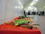 Цветы на станции метро "Лубянка" в память о жертвах теракта Цветы на станции метро "Лубянка" в память о жертвах теракта