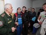 Военный комиссар и призывники во время медосмотра на сборном призывном пункте Военный комиссар и призывники во время медосмотра на сборном призывном пункте
