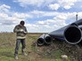 Рабочий выполняет работы по прокладке трубопровода к Северо-Крымскому каналу Рабочий выполняет работы по прокладке трубопровода к Северо-Крымскому каналу