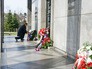 Глава МИД России Сергей Лавров возлогает цветы к воинскому мемориалу в Словакии Глава МИД России Сергей Лавров возлогает цветы к воинскому мемориалу в Словакии