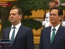 Председатель правительства РФ Дмитрий Медведев во время церемонии возложения венка к Мавзолею Хо Ши Мина в Ханое Председатель правительства РФ Дмитрий Медведев во время церемонии возложения венка к Мавзолею Хо Ши Мина в Ханое