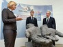 Владимир Путине во время выставки "Поисковое движение России" Владимир Путине во время выставки "Поисковое движение России"