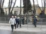 Представители КПРФ передали обращение в здание посольства Украины в Москве Представители КПРФ передали обращение в здание посольства Украины в Москве