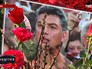 Цветы и фотография на месте убийства политика Бориса Немцова Цветы и фотография на месте убийства политика Бориса Немцова