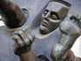Скульптура "Сквозь стену" работы Эрнста Неизвестного, установленный в Государственном музее изобразительных искусств им. Пушкина Скульптура "Сквозь стену" работы Эрнста Неизвестного, установленный в Государственном музее изобразительных искусств им. Пушкина