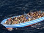 Судно с мигрантами в Средиземном море Судно с мигрантами в Средиземном море