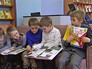 Школьники в детской библиотеке Школьники в детской библиотеке