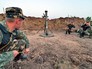 Украинские военные ведут обстрел в Донбассе Украинские военные ведут обстрел в Донбассе