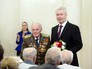 Сергй Собянин вручает ветеранам юбилейные медали "70 лет Победы" Сергй Собянин вручает ветеранам юбилейные медали "70 лет Победы"