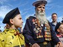 Ветеран Великой Отечественной войны с правнуками Ветеран Великой Отечественной войны с правнуками