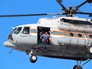 Спасатели МЧС высаживаются с вертолёта Ми-8 Спасатели МЧС высаживаются с вертолёта Ми-8