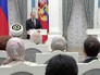 Владимир Путин во время церемонии награждения в Кремле Владимир Путин во время церемонии награждения в Кремле