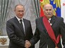 Президент России Владимир Путин награждает народного артиста СССР Владимира Зельдина Президент России Владимир Путин награждает народного артиста СССР Владимира Зельдина