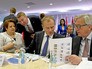 Премьер-министр Латвии Лаймдота Страуюма, президент Европейского совета Дональд Туск и председатель европейской комиссии Жан-Клод Юнкер Премьер-министр Латвии Лаймдота Страуюма, президент Европейского совета Дональд Туск и председатель европейской комиссии Жан-Клод Юнкер