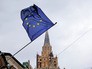Флаг Евросоюза на фоне здания МИД России Флаг Евросоюза на фоне здания МИД России