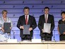 Валерия Гонтарева, Пётр Порошенко и Наталья Яресько Валерия Гонтарева, Пётр Порошенко и Наталья Яресько