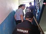 Полицейские на лестничной клетке Полицейские на лестничной клетке
