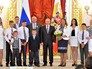 Владимир Путин вручил ордена "Родительская слава" Владимир Путин вручил ордена "Родительская слава"