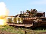Украинские танки ведут обстрел в Донбассе Украинские танки ведут обстрел в Донбассе