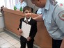 Полицейские награждают семилетнего Тимура Полицейские награждают семилетнего Тимура
