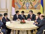 Встреча премьер-министра Японии Сидзе Абэ и президента Украины Пётра Порошенко Встреча премьер-министра Японии Сидзе Абэ и президента Украины Пётра Порошенко