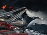 Сотрудники МЧС Украины тушат пожар на территории нефтебазы Сотрудники МЧС Украины тушат пожар на территории нефтебазы