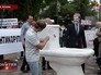 Участники митинга "Не сливайте антикоррупционную прокуратуру" у здания Верховной рады в Киеве Участники митинга "Не сливайте антикоррупционную прокуратуру" у здания Верховной рады в Киеве