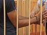 Наручники на задержанном Наручники на задержанном